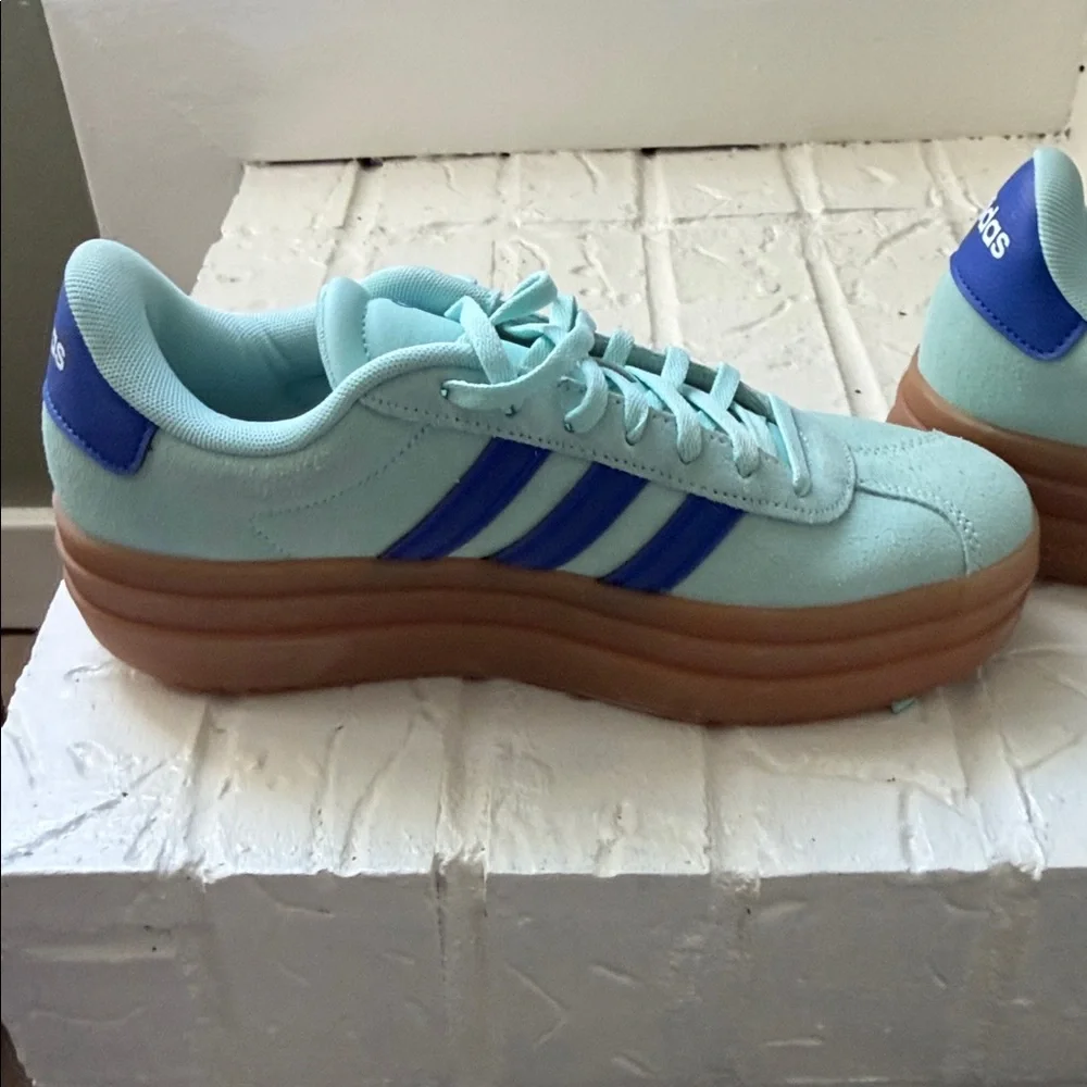 Adidas Light Green Sneakers with Blue Stripes - Picture 4 of 5